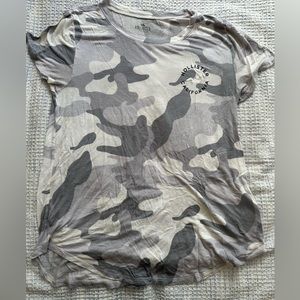 hollister white camo flowy t-shirt